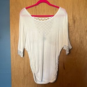 Daytrip rhinestone accent sleeve top sz medium